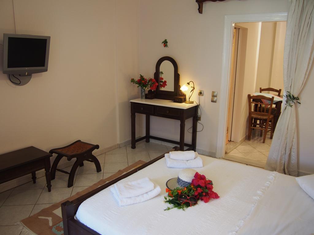 Eolos Apartments With Private Parking อาโยส นิกีตัส ภายนอก รูปภาพ