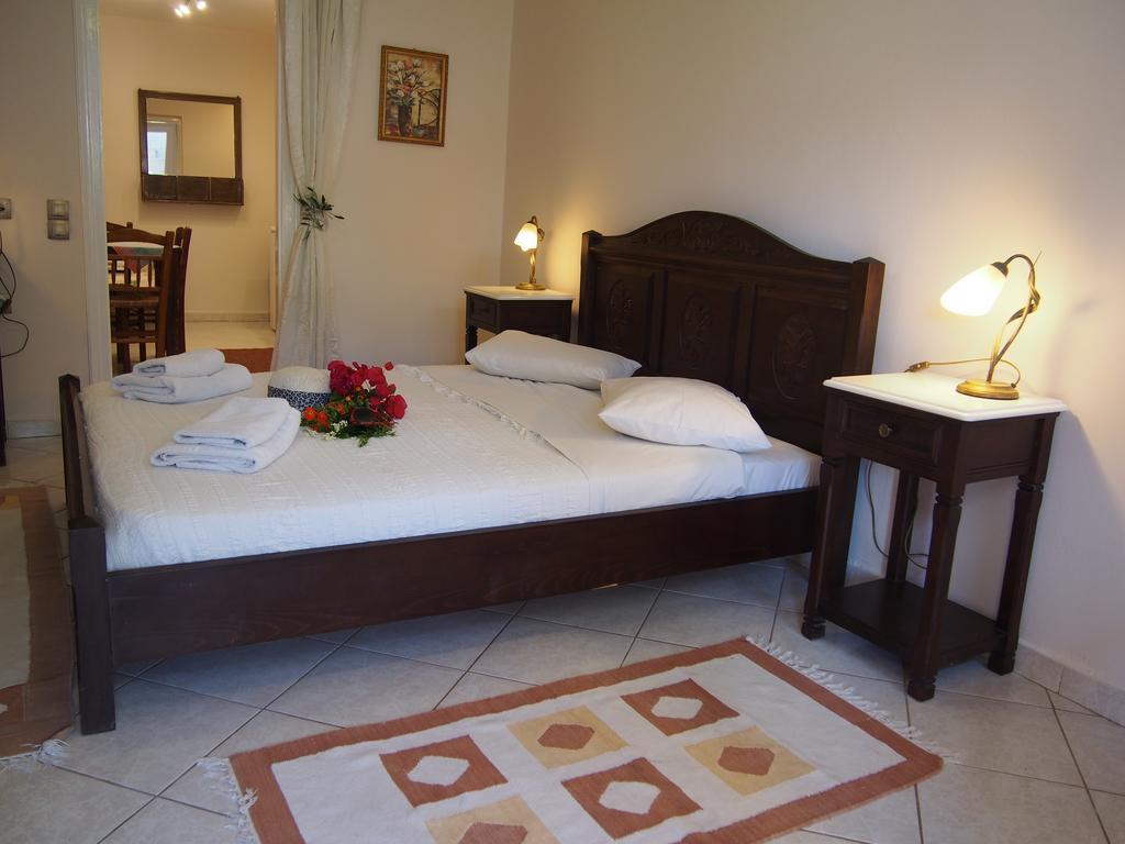 Eolos Apartments With Private Parking อาโยส นิกีตัส ภายนอก รูปภาพ