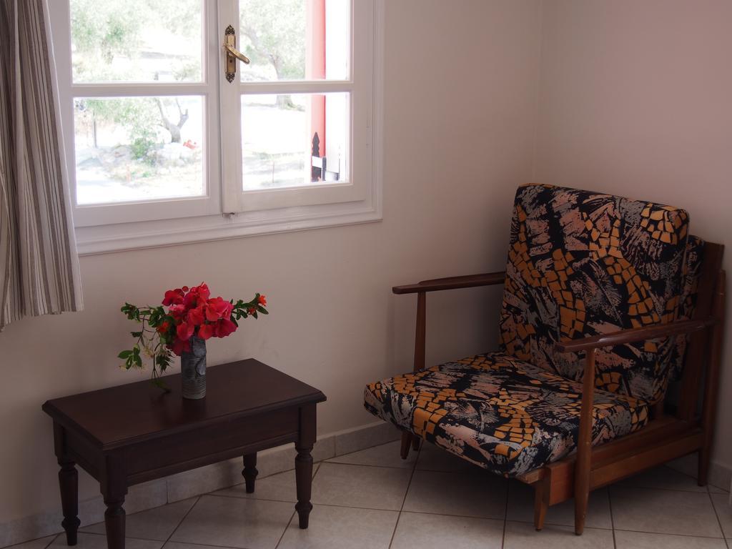 Eolos Apartments With Private Parking อาโยส นิกีตัส ภายนอก รูปภาพ