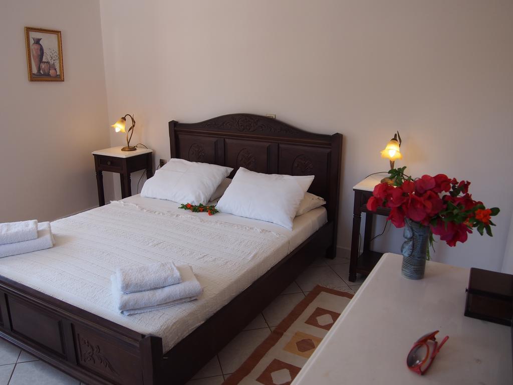 Eolos Apartments With Private Parking อาโยส นิกีตัส ภายนอก รูปภาพ