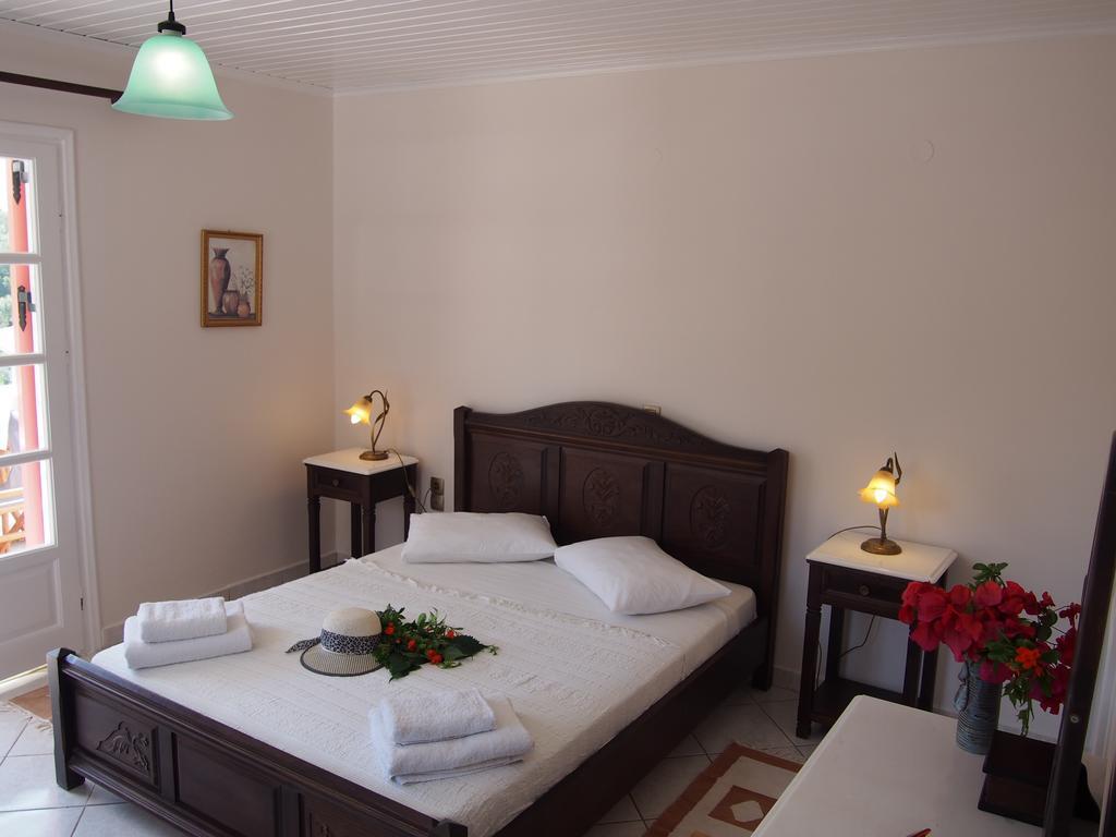 Eolos Apartments With Private Parking อาโยส นิกีตัส ภายนอก รูปภาพ