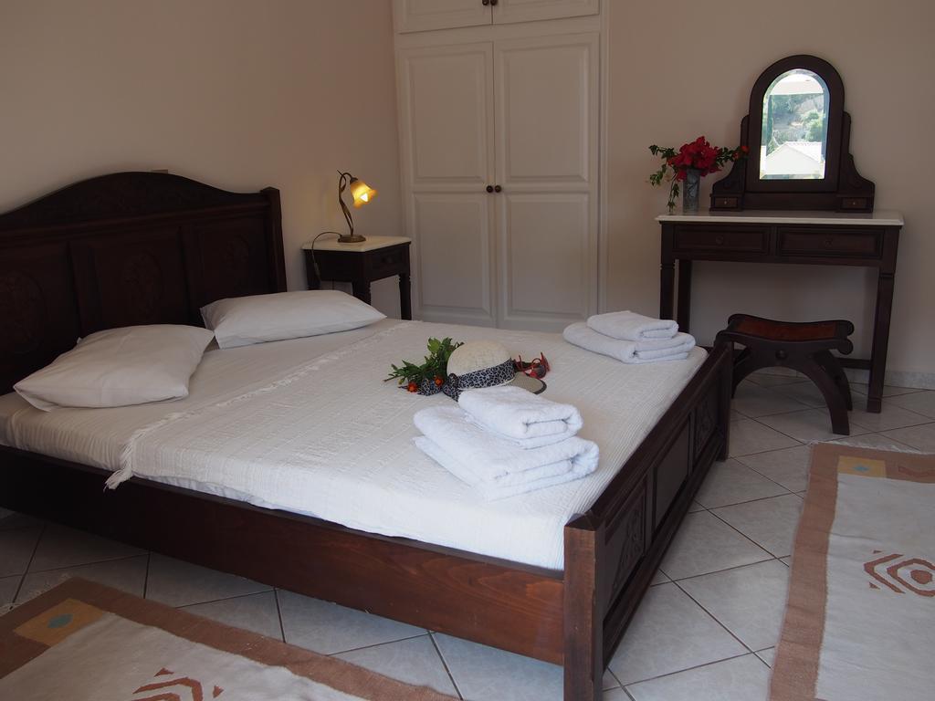 Eolos Apartments With Private Parking อาโยส นิกีตัส ภายนอก รูปภาพ