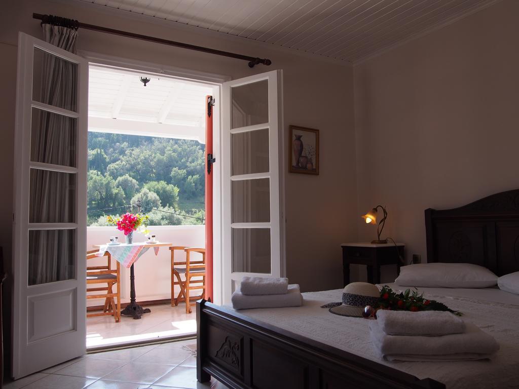 Eolos Apartments With Private Parking อาโยส นิกีตัส ภายนอก รูปภาพ