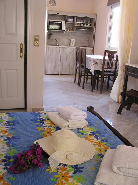 Eolos Apartments With Private Parking อาโยส นิกีตัส ภายนอก รูปภาพ