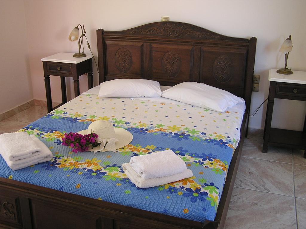 Eolos Apartments With Private Parking อาโยส นิกีตัส ภายนอก รูปภาพ
